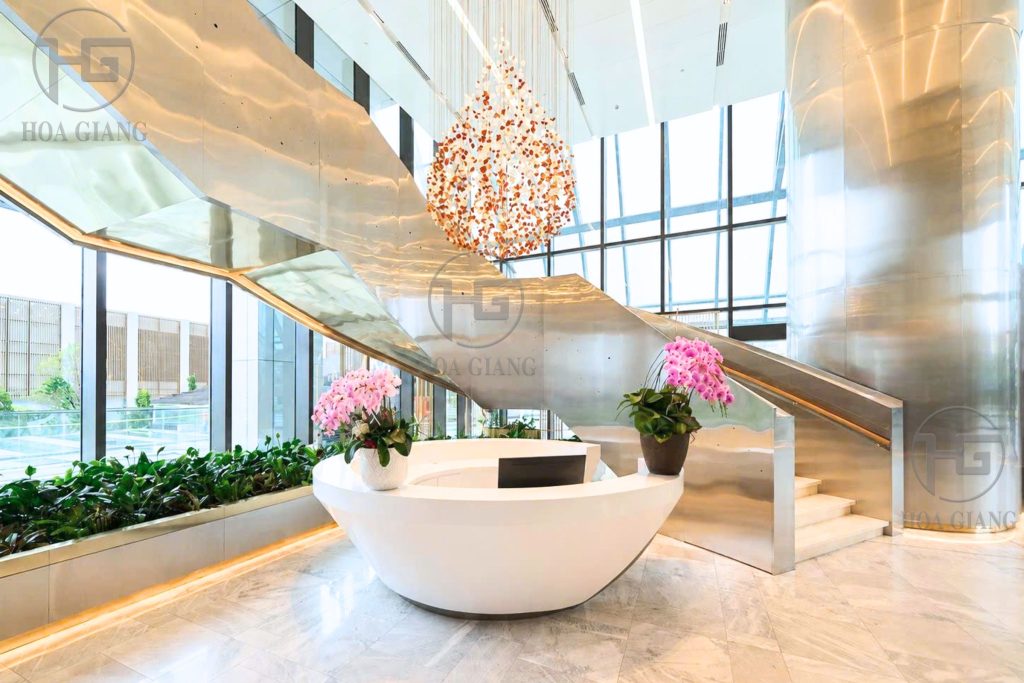 inox trang trí cầu thang - dự án Saigon Marina IFC do Hoa Giang thực hiện (1)