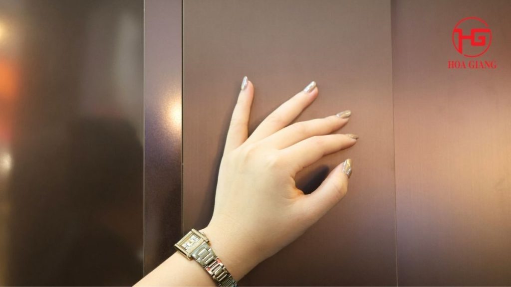 Inox chống bám vân tay (Hình ảnh thực tế khách hàng trải nghiệm vật liệu do Hoa Giang cung cấp)