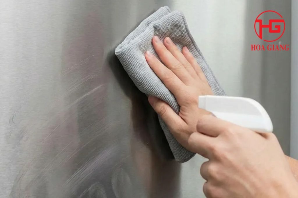 Vệ sinh inox chống vân tay dễ dàng